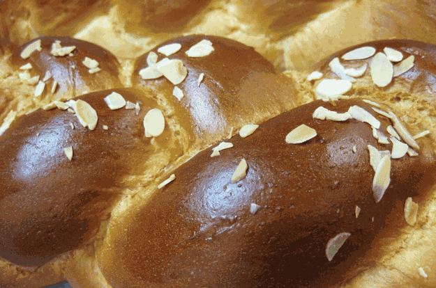 Stuffed brioche-like Sweet Bread (aka "Tsoureki") — English