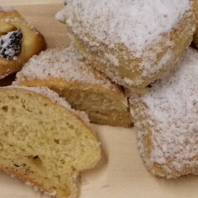 Panettone flavoured plum bites