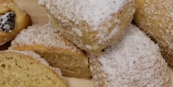 Panettone flavoured plum bites