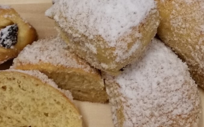 Panettone flavoured plum bites
