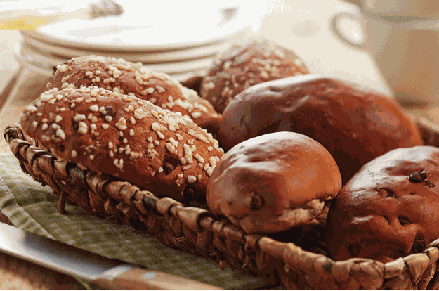 Multigrain Raisin Buns — English
