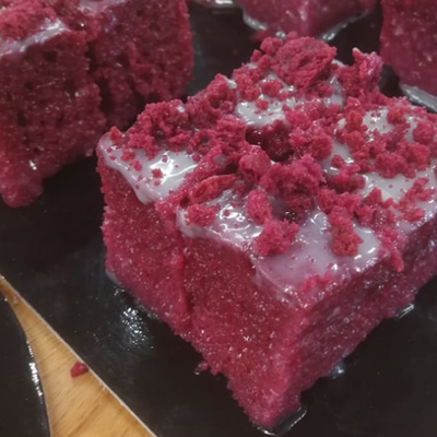 Forest fruit traybake