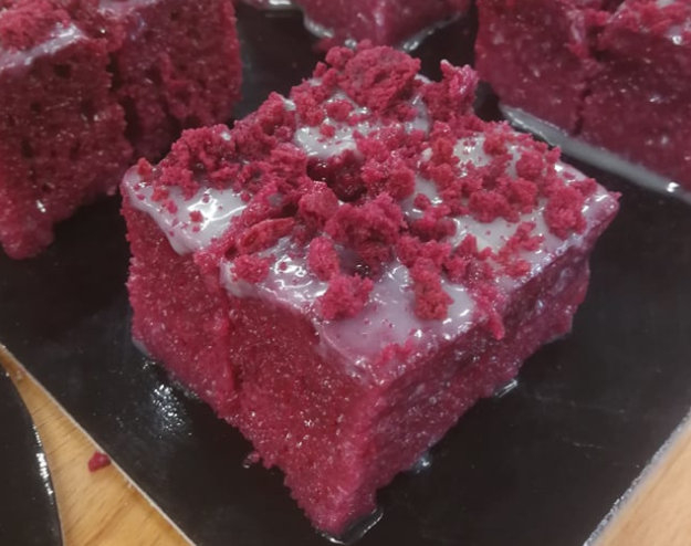 Forest fruit traybake — English