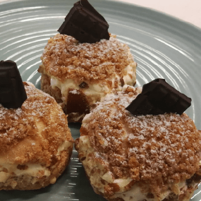 Choux filled with Crème d’ amour