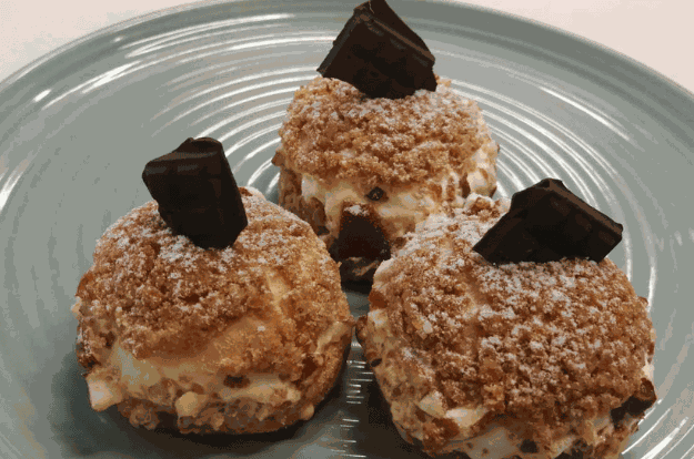Choux filled with Crème d’ amour — English