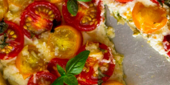 Pesto, cherry tomatoes & cheese tart