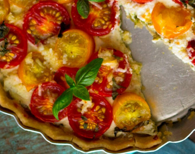 Pesto, cherry tomatoes & cheese tart — English