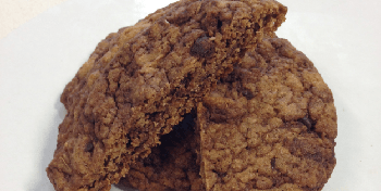 Cereal Cookies with Crunchy Chocolate Sauce