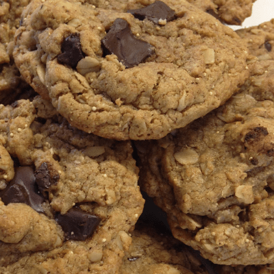 Cookies with Oat Flakes and Chocolate