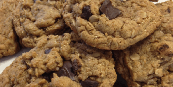 Cookies with Oat Flakes and Chocolate