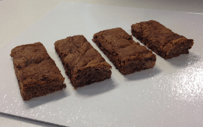 Cereal Bars with Crunchy Chocolate Sauce