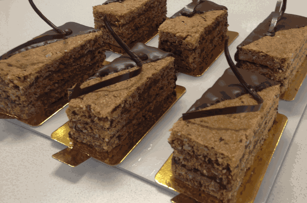 Cereal Bars with praline filling filling and chocolate coating — English