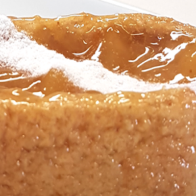 Apple tart with cream cheese