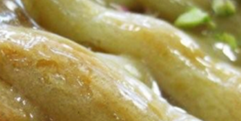 Apple tart with cream