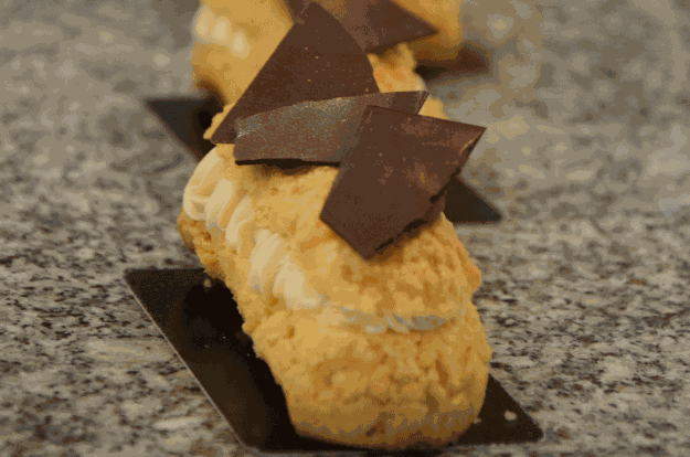 Salty Caramel Éclair — English